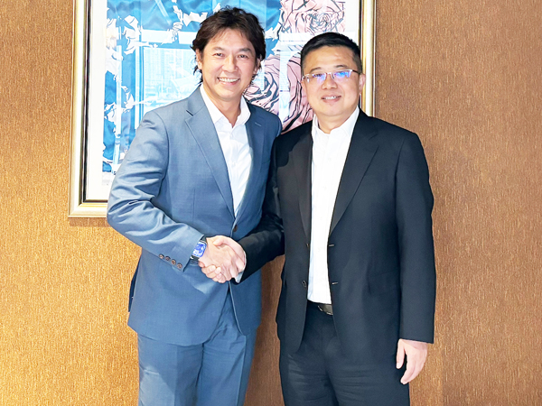 ASIA 2023 award celebrations with our VO Global Sales Kenny Quah and Arthur Shu AC Link’s Vice General Manager at Smiths Interconnect offices in Shanghai