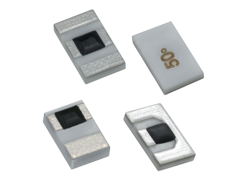 Surface mount resistors with outrigger heat sink increase power handling capabilities